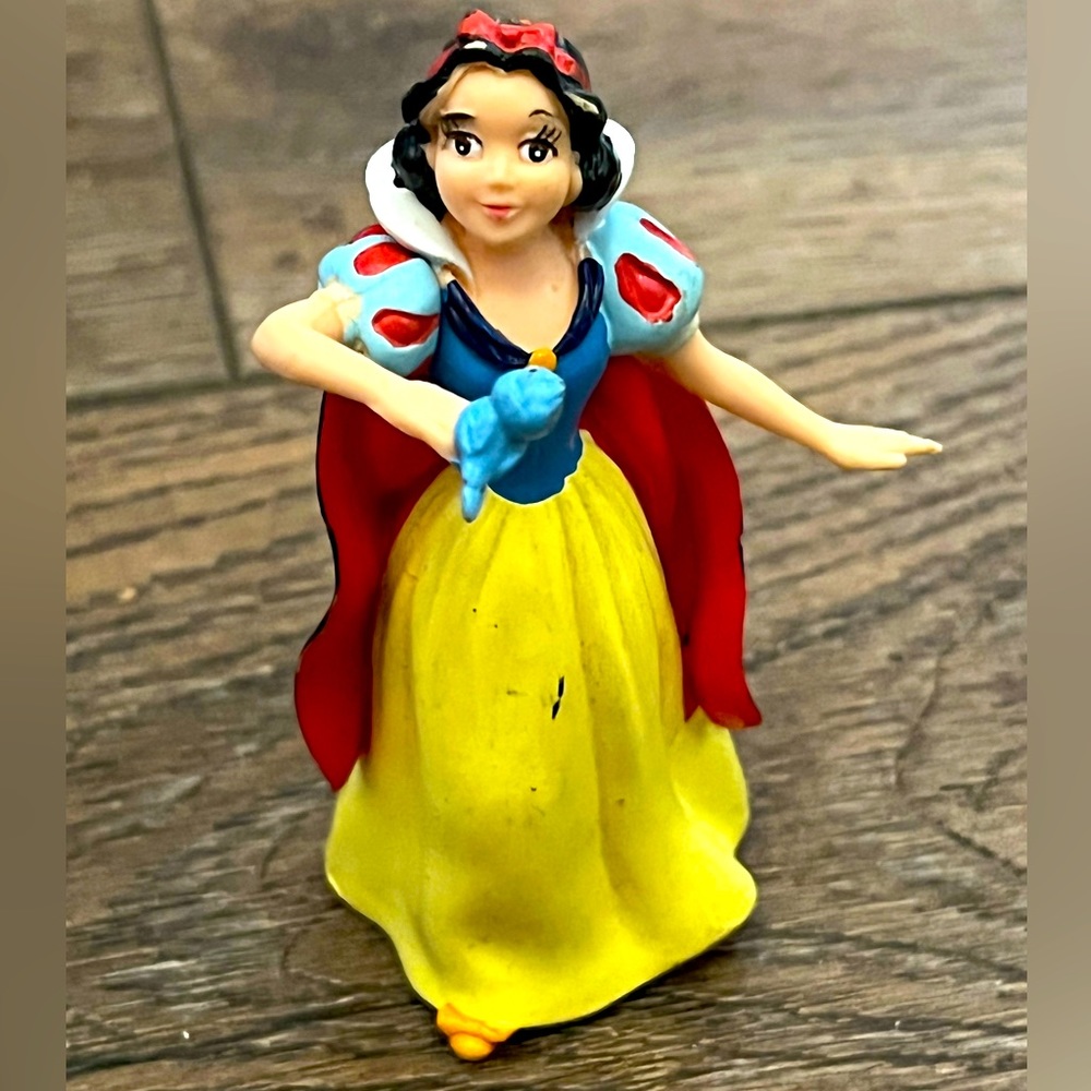 Vintage Disney SNOW WHITE FIGURINE cake topper